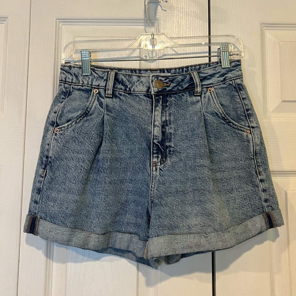 🩷 Garage Denim Mom Blue Denim Jean Shorts - size 3 / 26